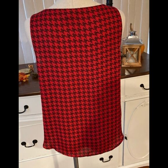 Elle Red sleeveless ruffled top Small - Picture 4 of 6